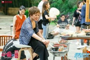 娱乐吃瓜热议,吃瓜群众狂欢,揭秘明星幕后故事